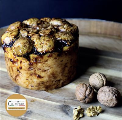 Formaggio Vaccino FICO - CON LIQUORE AL CIOCCOLATO E FICHI Formaggio Vaccino FICO - CON LIQUORE AL CIOCCOLATO E FICHI