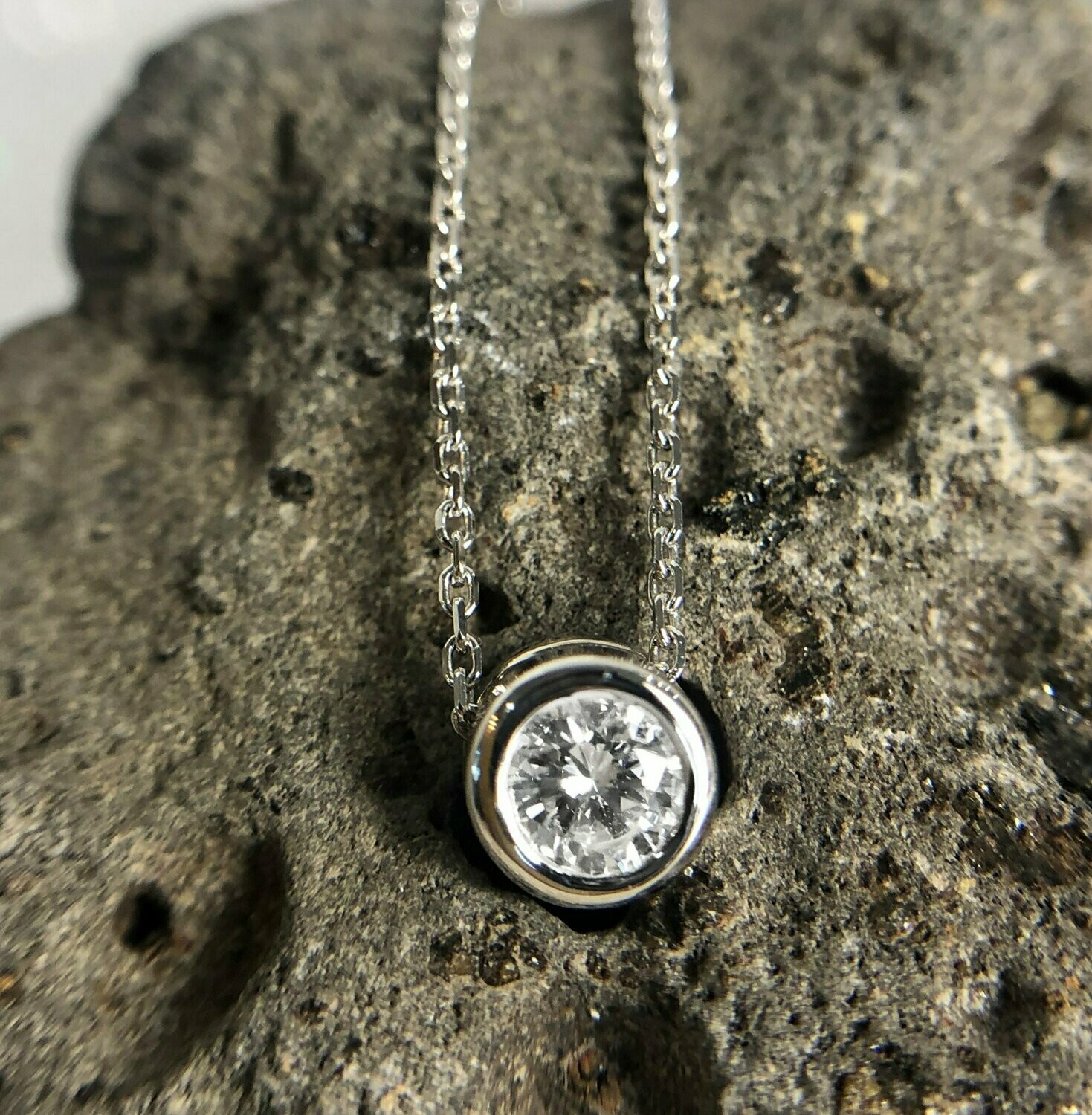 NK105  14k White Gold .24ct Diamond Bezel Slide necklace