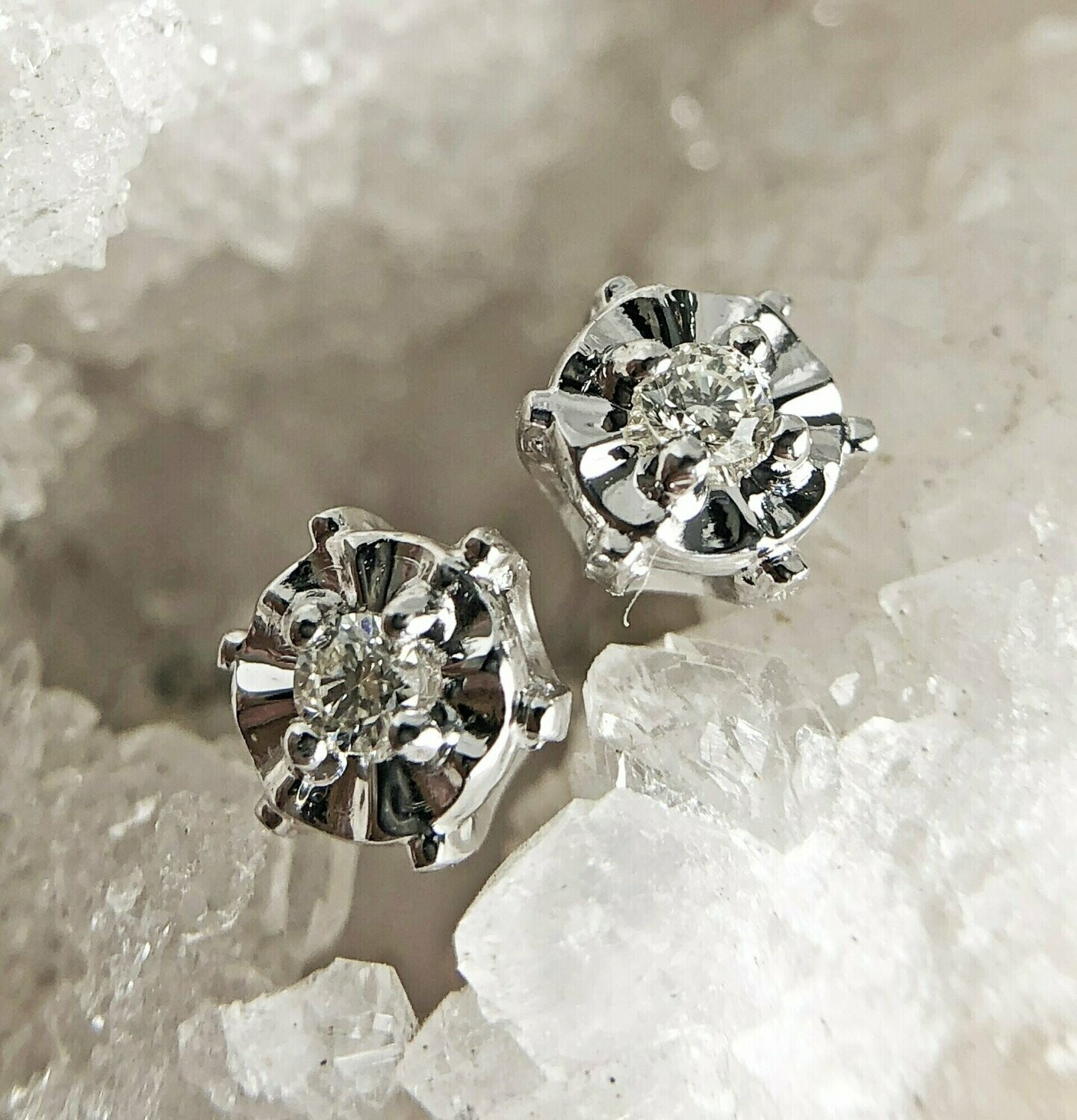 Grandeur 14k White Gold "Miracle" Diamond Stud Earrings (.05ct total weight)