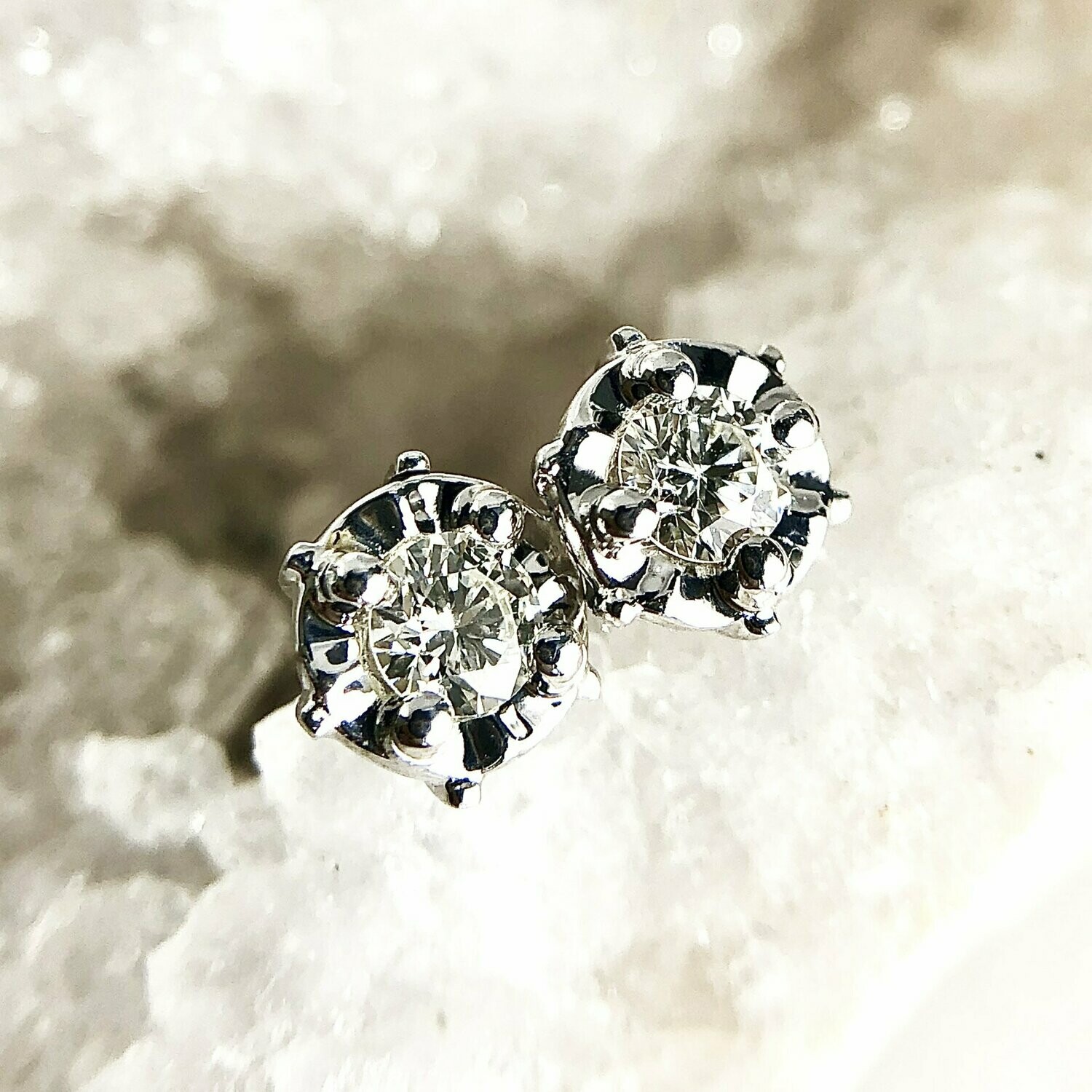 Grandeur 14k White Gold "Miracle" Diamond Stud Earrings (.20ct total weight)