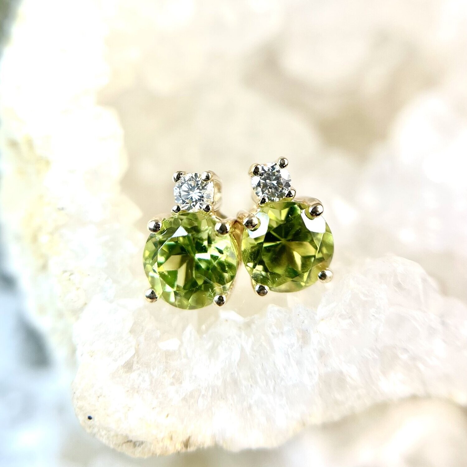 Grandeur E892  14k Yellow Gold Peridot & Diamond Earrings