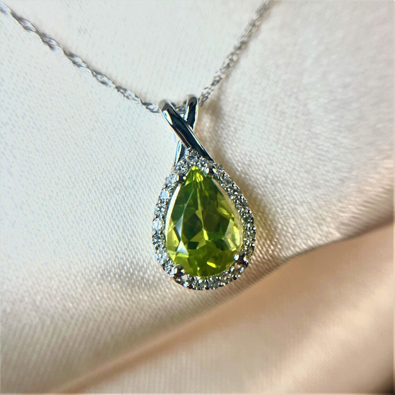 Wilkerson B381475  14k White Gold Peridot & Diamond Necklace