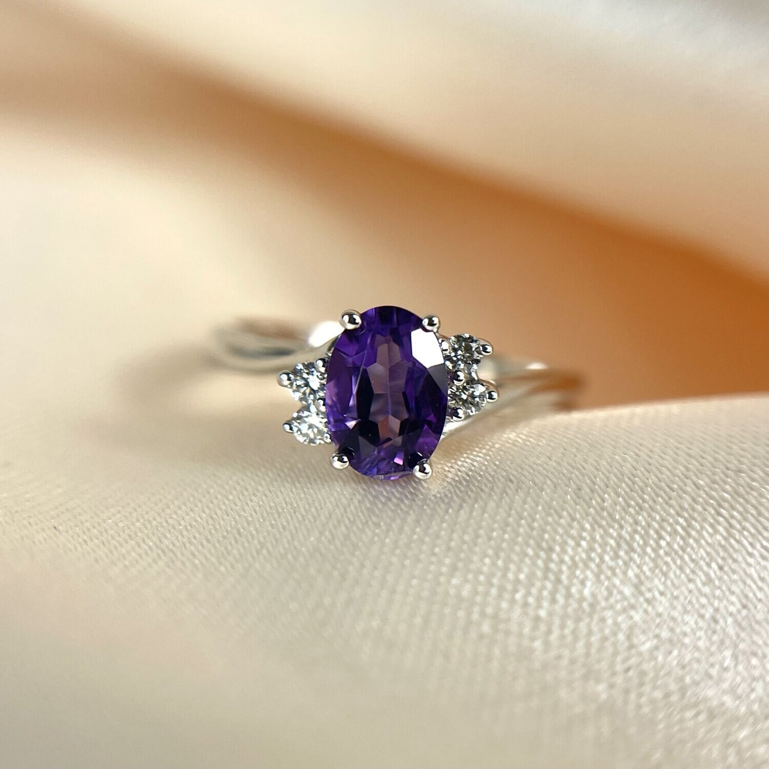 Grandeur R1883  14k White Gold Amethyst & Diamond Ring Grandeur R1883  14k White Gold Amethyst & Diamond Ring
