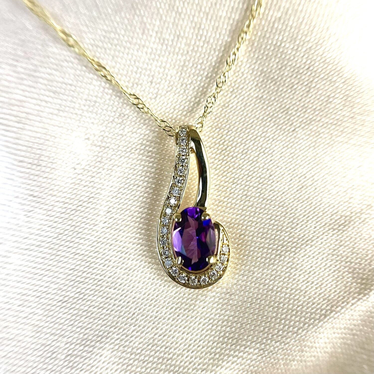 24214835  14k Yellow Gold Amethyst & Diamond Necklace