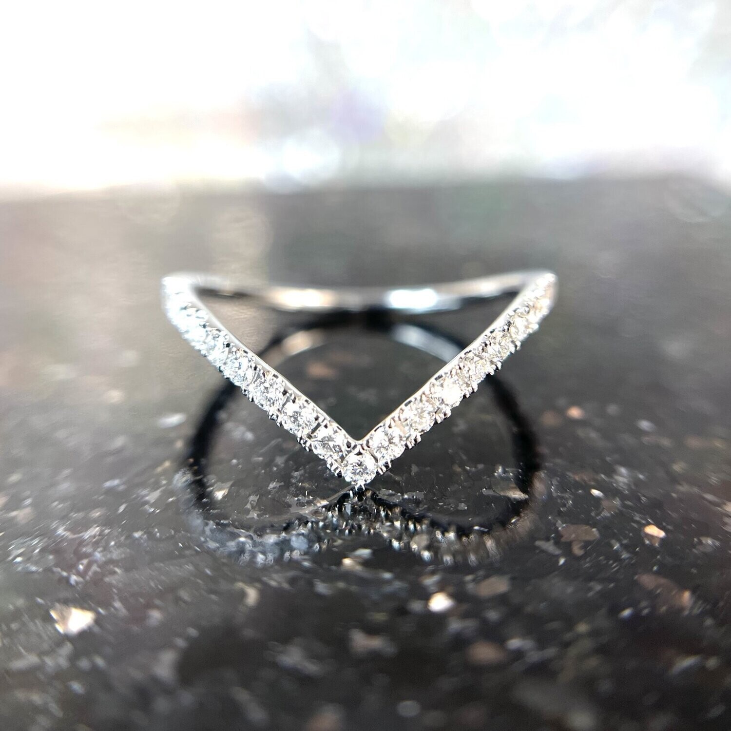 24293631  14k White Gold Diamond Chevron Band