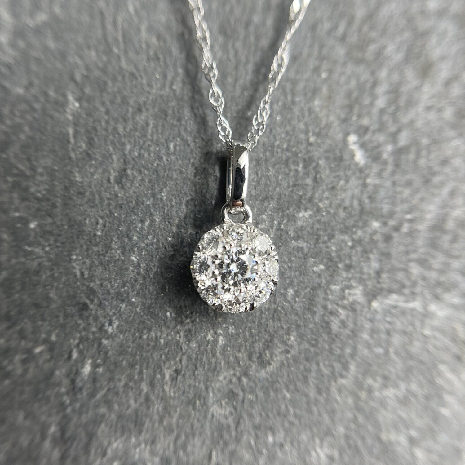 25305772  14k White Gold 1/4cttw Diamond Cluster Necklace