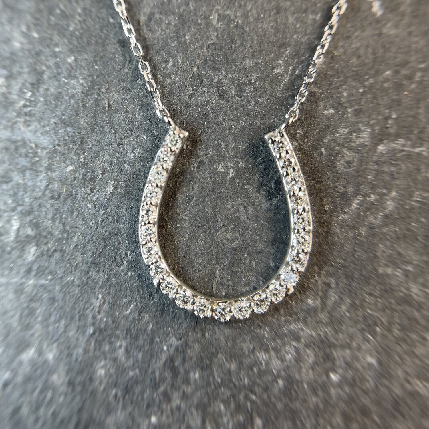 Grandeur N138  14k White Gold Diamond Horseshoe Necklace