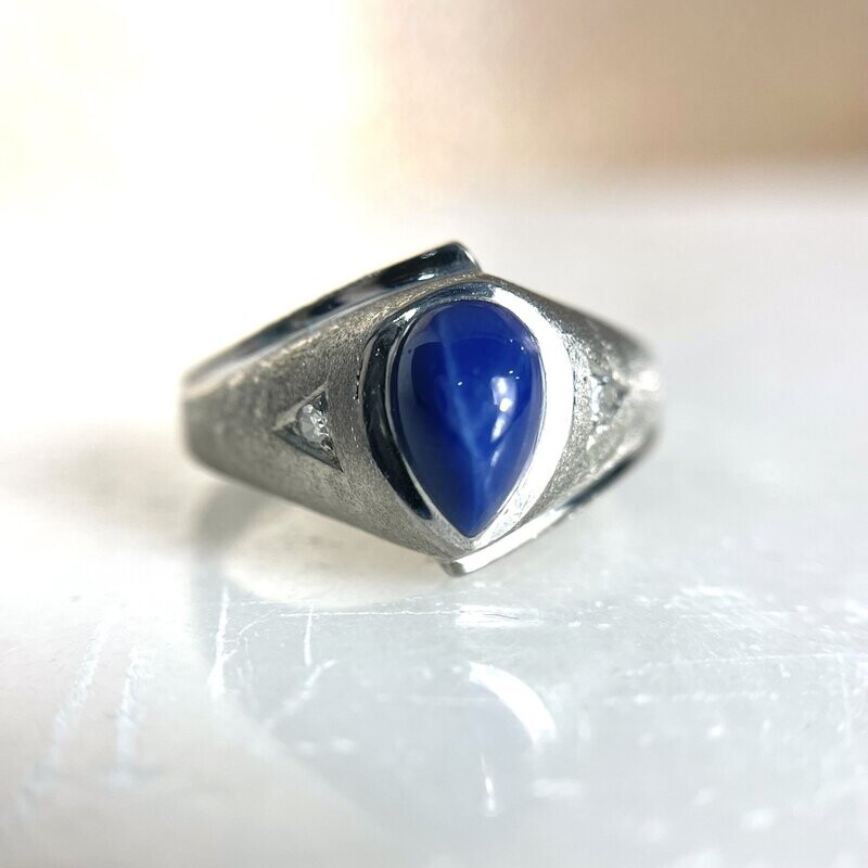 EST132  10k White Gold Estate Lindy Star Sapphire & Diamond Ring