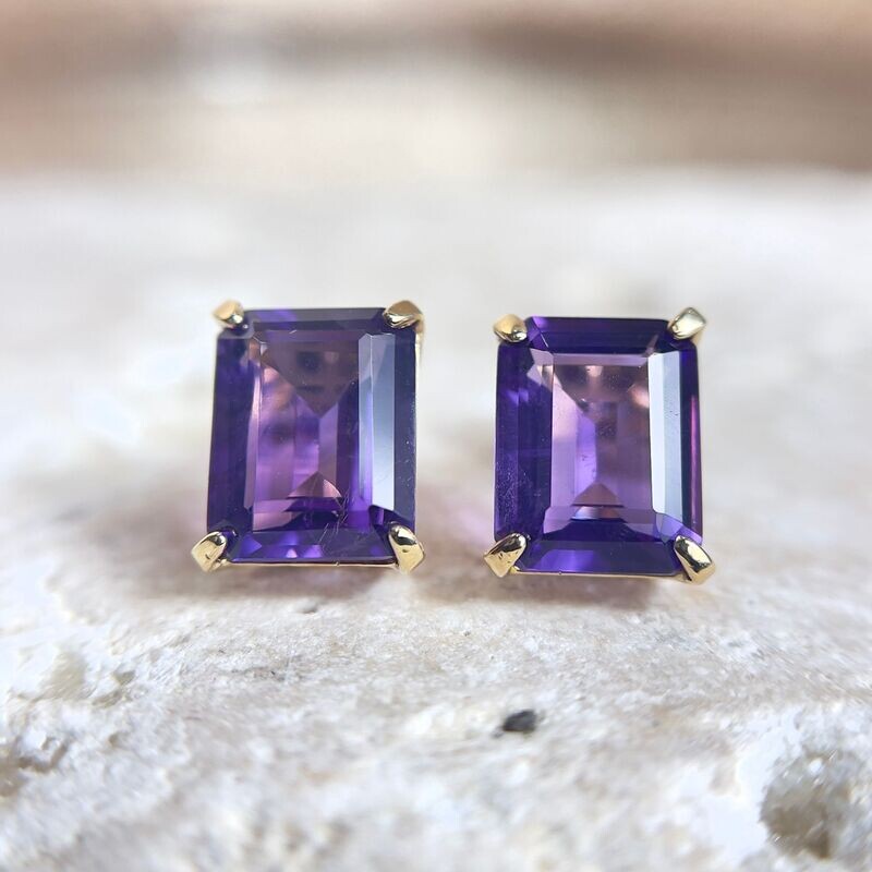 CA749 9x7mm Amethyst Stud Earrings in 14k Yellow Gold (Clearance Priced)