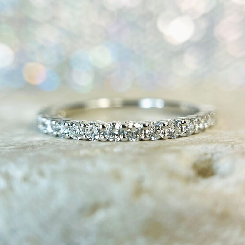 24645129  14k White Gold Diamond Wedding Band