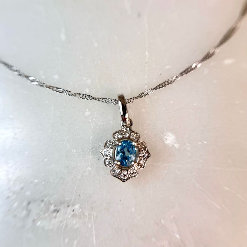 24916462  14k White gold Aquamarine & Diamond Necklace
