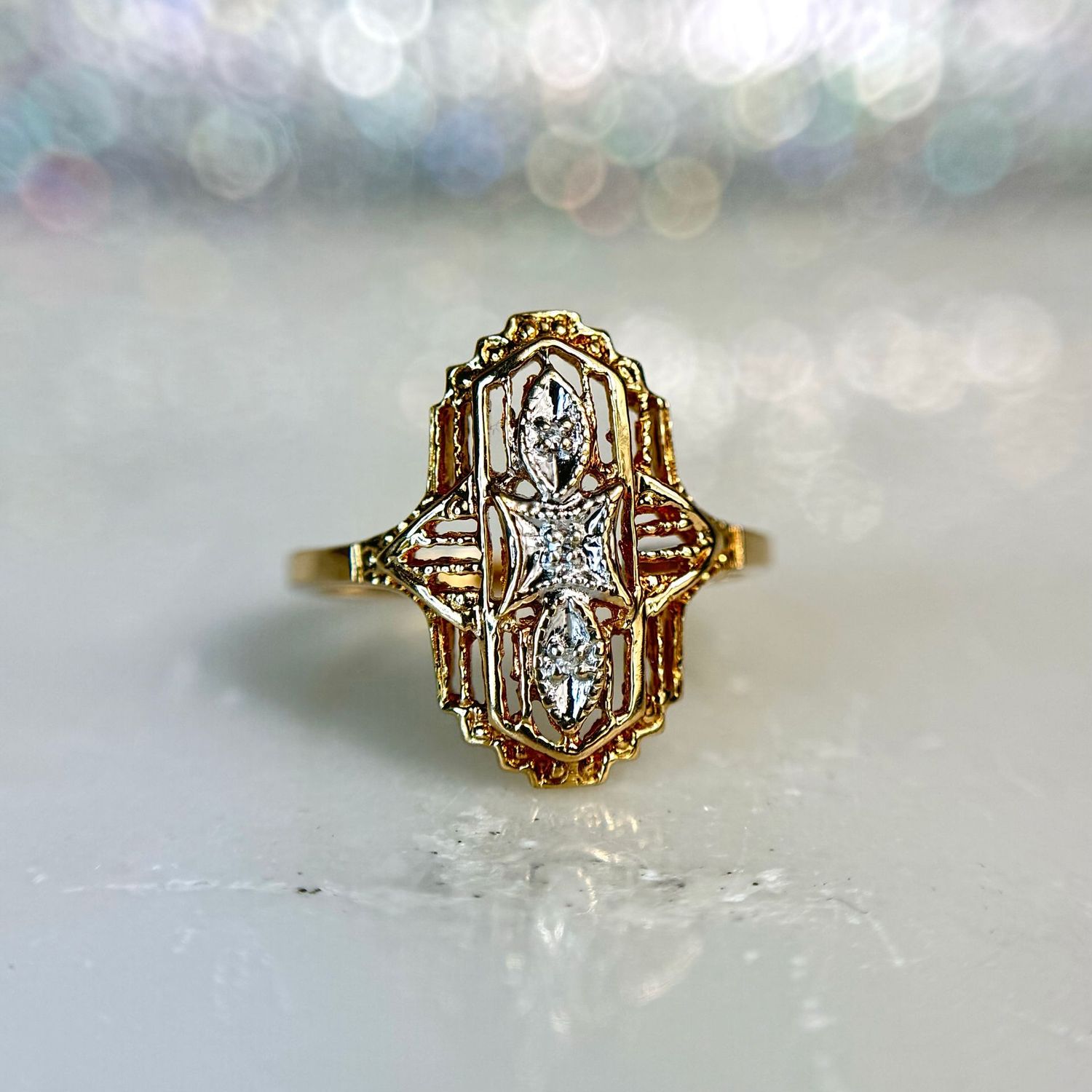 EST182  Estate 10k Yellow Gold Vintage Diamond Ring