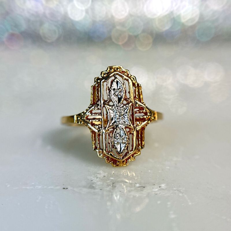 EST182  Estate 10k Yellow Gold Vintage Diamond Ring