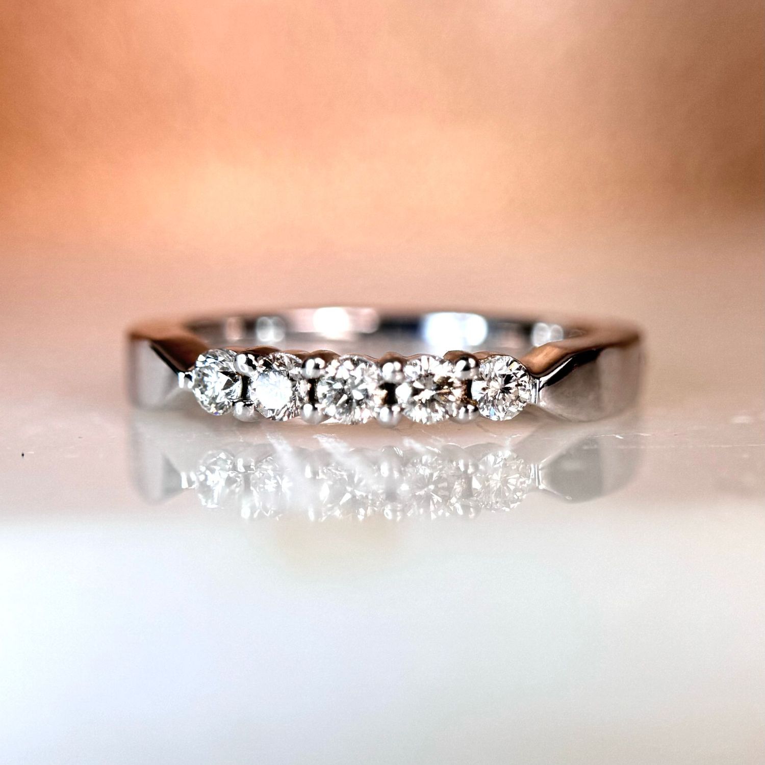 25057886  14k White Gold 1/4cttw 5-stone Diamond Band