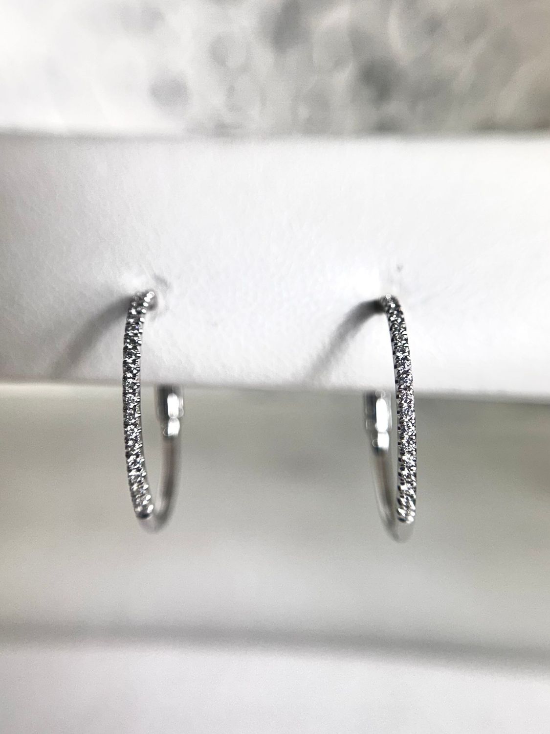 24969552  14k White Gold 1/6cttw Diamond Hoop Earrings