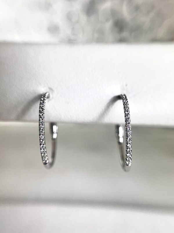 24969552  14k White Gold 1/6cttw Diamond Hoop Earrings