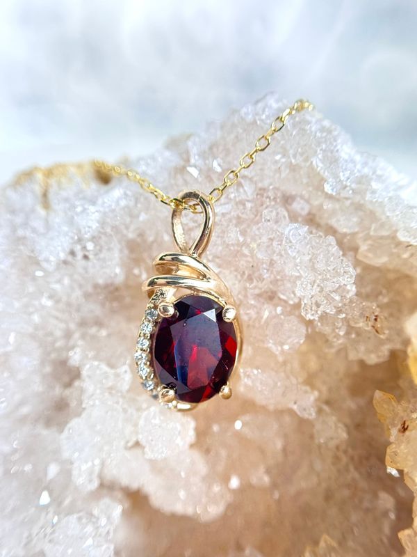 Grandeur P1435G  14k Yellow Gold Garnet & Diamond Necklace