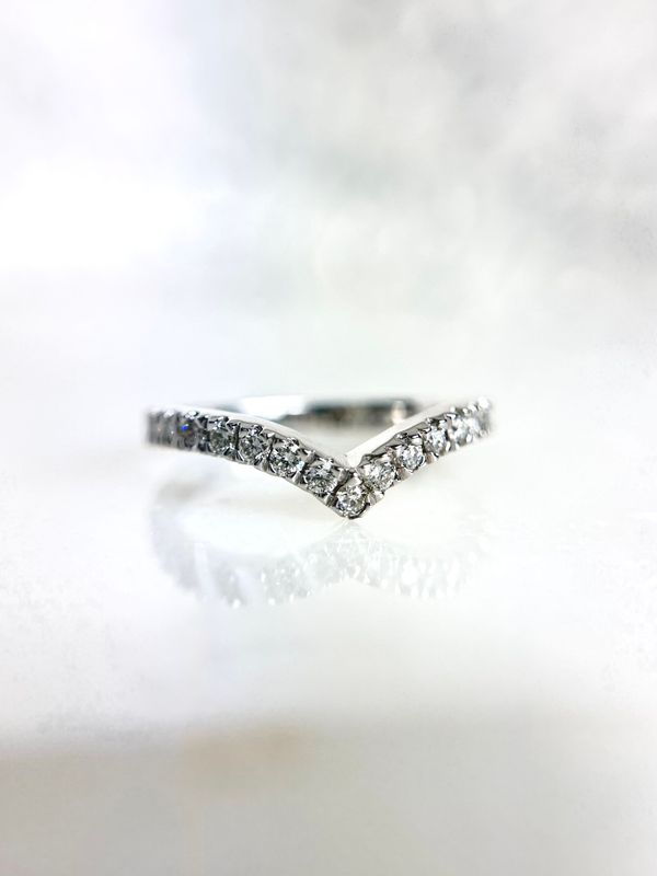 Grandeur R3768  14k White Gold Diamond Chevron Band