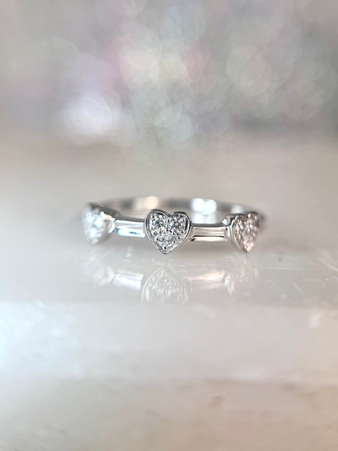 24836546  14k White Gold Diamond Heart Ring