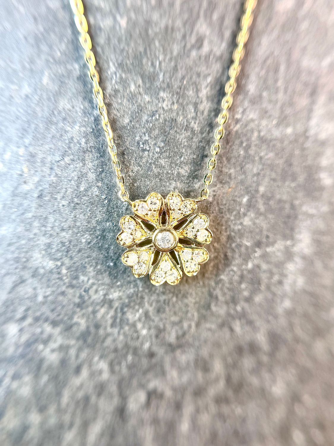 JG11070  14k Yellow Gold Diamond Flower Necklace