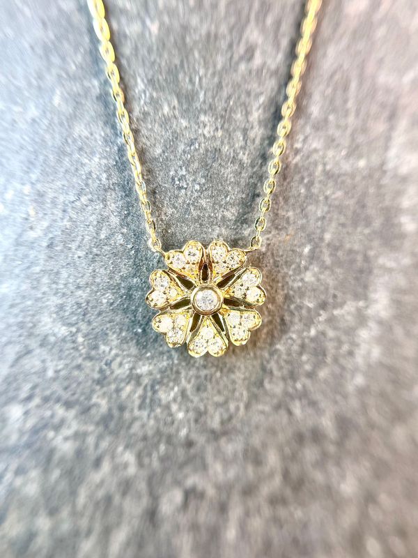 JG11070  14k Yellow Gold Diamond Flower Necklace