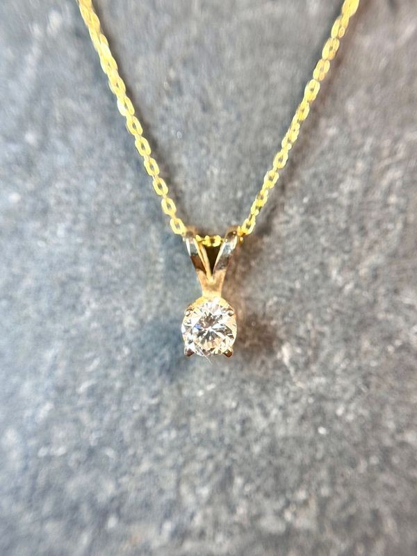 CA870  14k Yellow Gold Solitaire Diamond Necklace