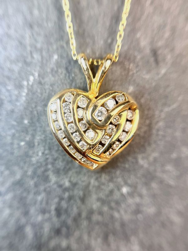 EST204   Estate 14k Yellow Gold Diamond Heart Necklace