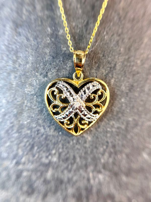 CA885 14K Yellow/White Gold Filigree Heart Necklace with Diamond CA885 14K Yellow/White Gold Filigree Heart Necklace with Diamond