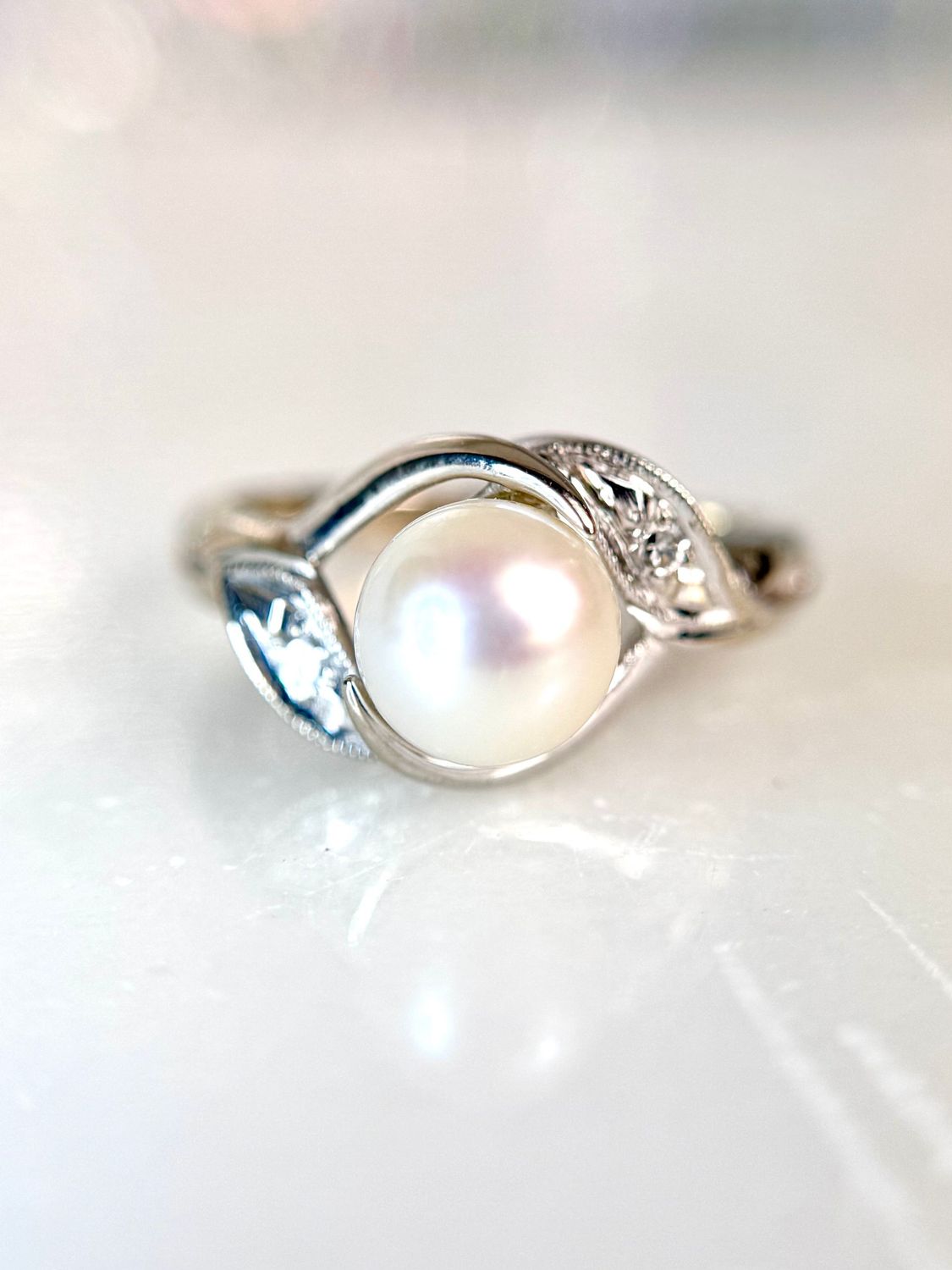 EST231 Estate 14k White Gold Pearl & Diamond Ring EST231 Estate 14k White Gold Pearl & Diamond Ring
