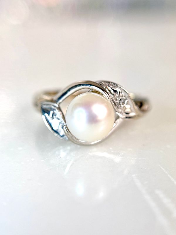 EST231  Estate 14k White Gold Pearl & Diamond Ring