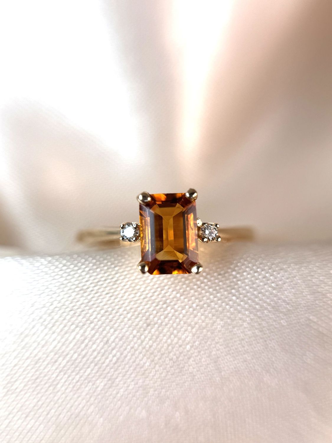 Grandeur R3730 14k Yellow Gold Citrine & Diamond Ring Grandeur R3730 14k Yellow Gold Citrine & Diamond Ring