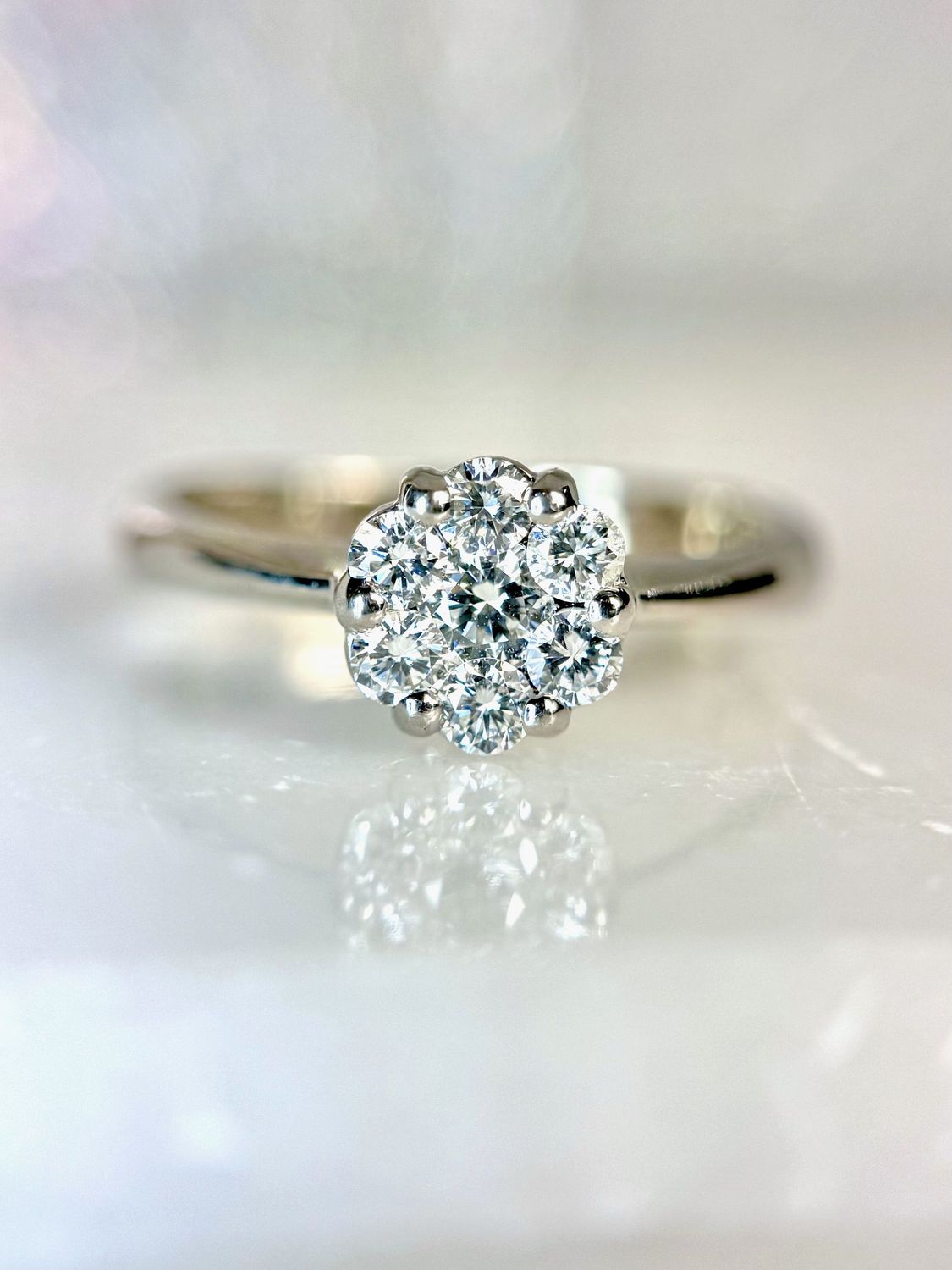 12458956  18k White Gold 1/2cttw Cluster Diamond Ring