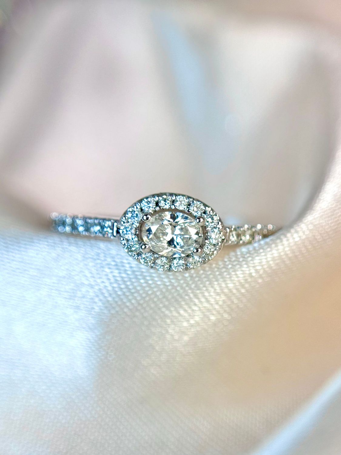 25337080  10k White Gold sideways Oval Halo-Style Ring