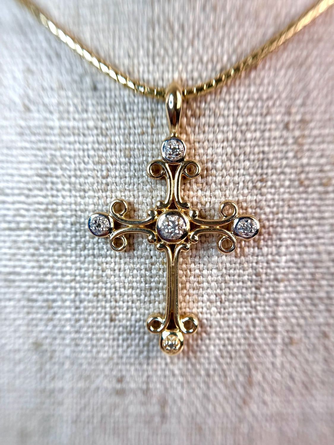 EST238 Estate 10k Yellow Gold Diamond Cross pendant (chain not included) EST238 Estate 10k Yellow Gold Diamond Cross pendant (chain not included)