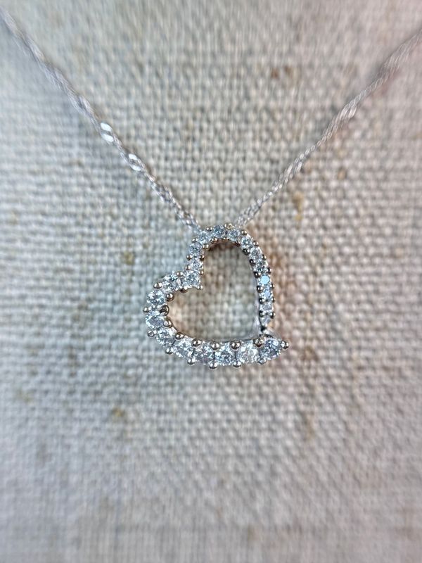 EST244 Estate 10k White Gold .15cttw Diamond Heart Necklace EST244 Estate 10k White Gold .15cttw Diamond Heart Necklace