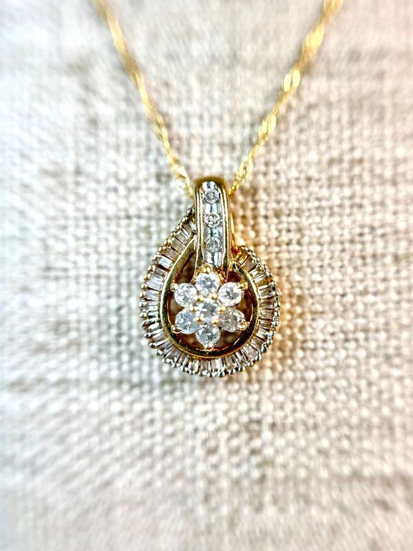 EST242 Estate 10k Yellow Gold 1/5cttw Diamond Necklace EST242 Estate 10k Yellow Gold 1/5cttw Diamond Necklace