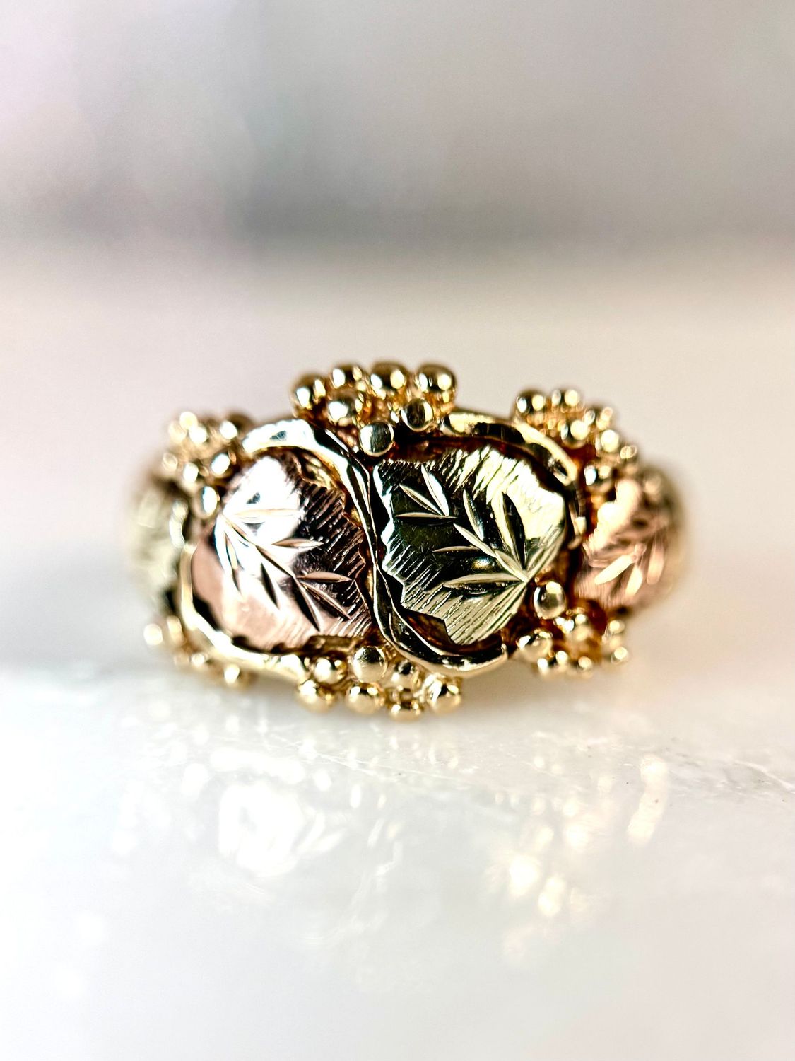EST248 Estate 10k Tricolor gold (Black Hills Gold) leaf ring EST248 Estate 10k Tricolor gold (Black Hills Gold) leaf ring