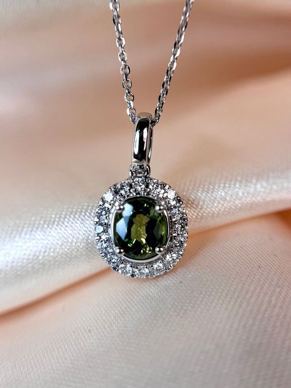 25451618  14k White Gold Green Sapphire & Diamond Necklace
