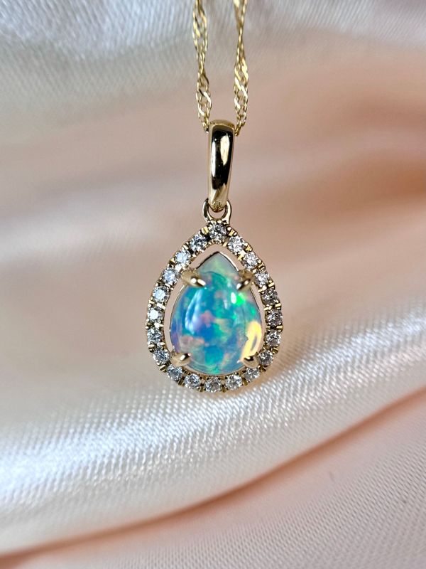 25514597  14k Yellow Gold Opal & Diamond Necklace