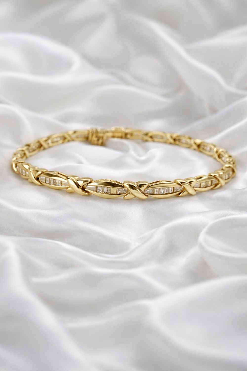 EST256 Estate 14k Yellow Gold Baguette Diamond Bracelet EST256 Estate 14k Yellow Gold Baguette Diamond Bracelet