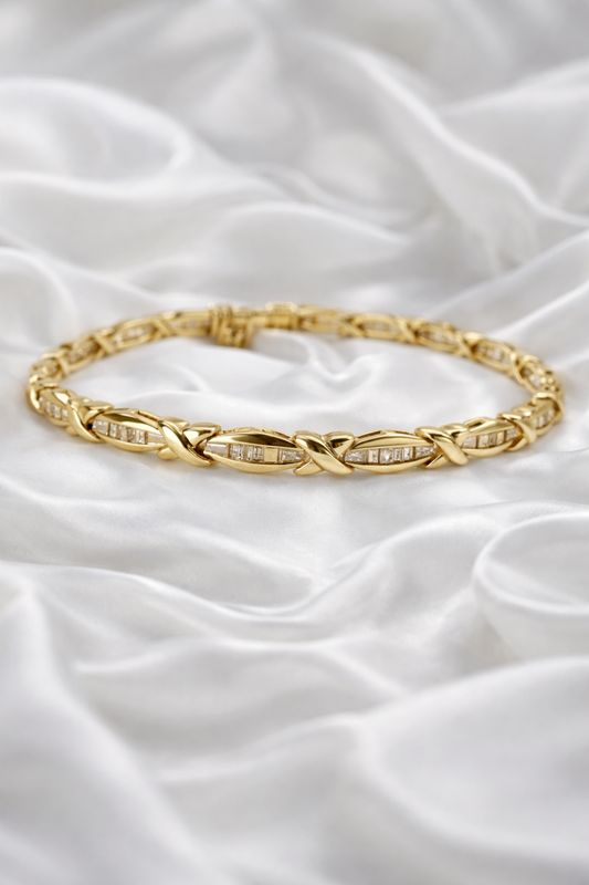 EST256 Estate 14k Yellow Gold Baguette Diamond Bracelet EST256 Estate 14k Yellow Gold Baguette Diamond Bracelet