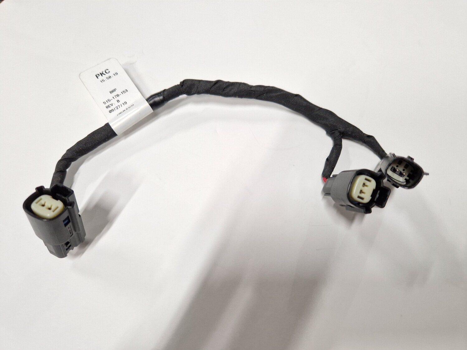 JOHTOSARJAN JATKE MATKAPUHELIMEN PIDIKKEELLE JA USB-LIITTIMELLE