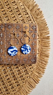 Marbled navy circles