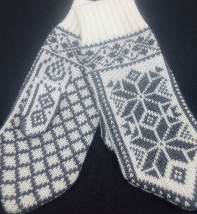 Ladies Off White\grey Snowflake Mittens