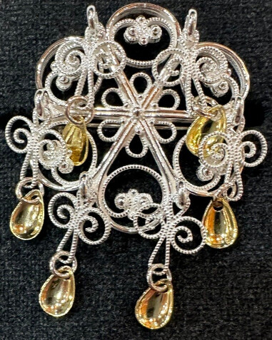 Solje Brooch White