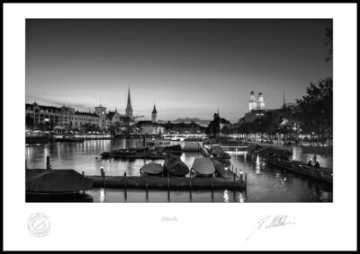 Limmat bei Nacht mit Pier7 in schwarz weiss Limmat bei Nacht mit Pier7 in schwarz weiss