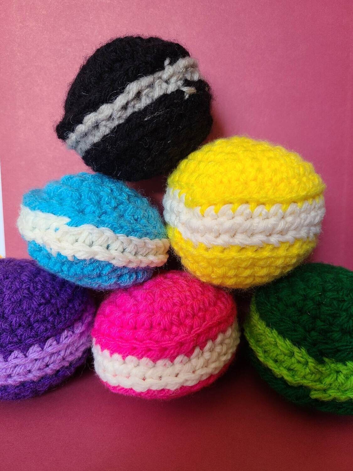 Macaron cat toy