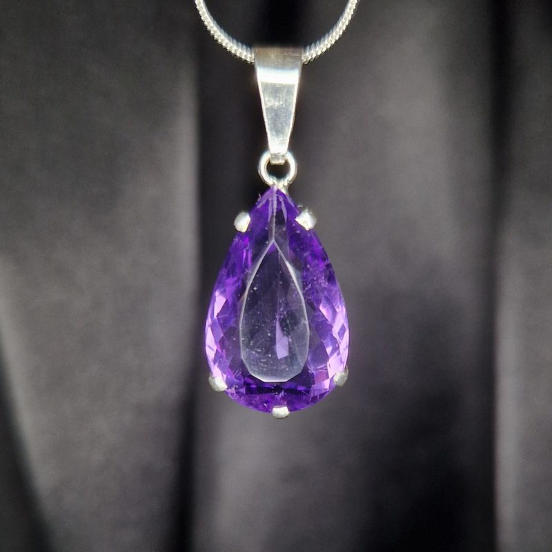 PENDENTIF AMÉTHYSTE SERTI SUR ARGENT