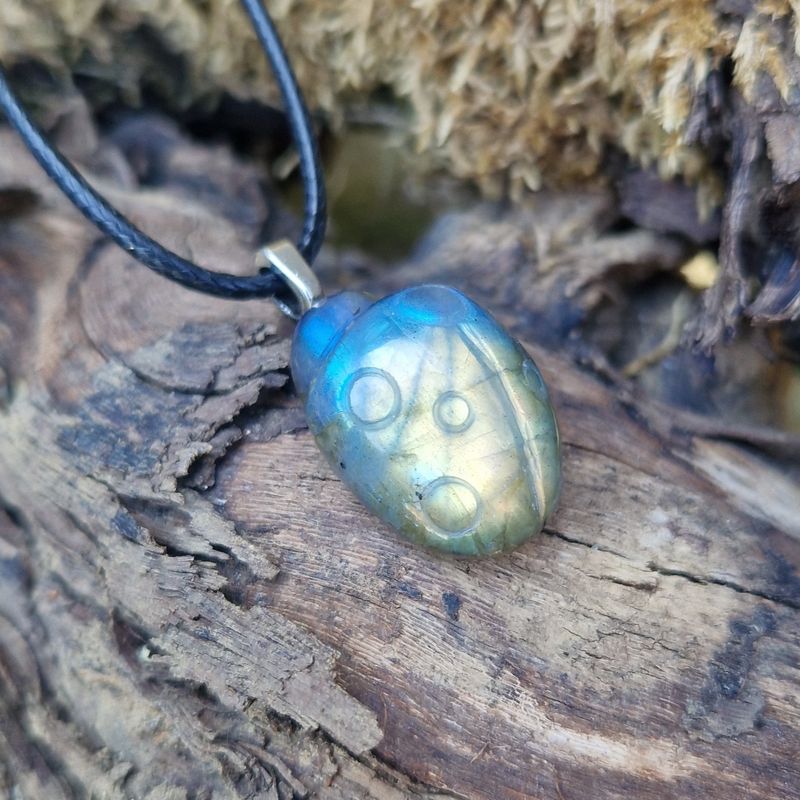 LABRADORITE COCCINELLE PENDENTIF