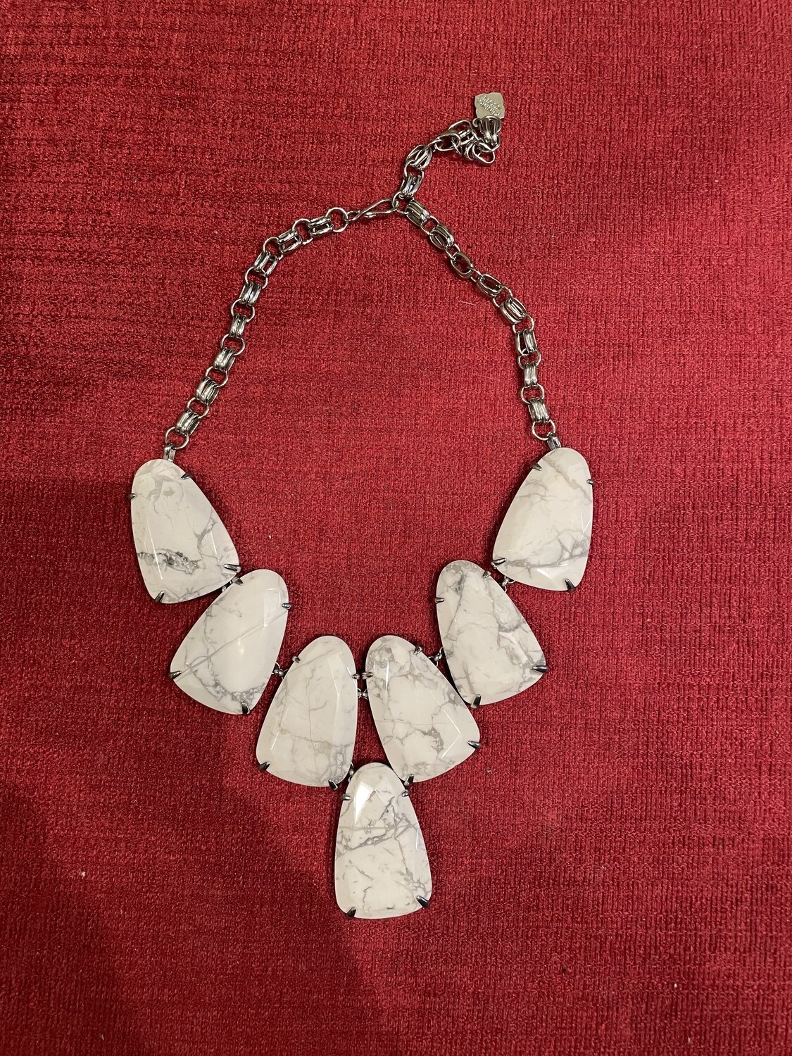 Kendra Scott Macie Statement Necklace in White Howlite. Like New!